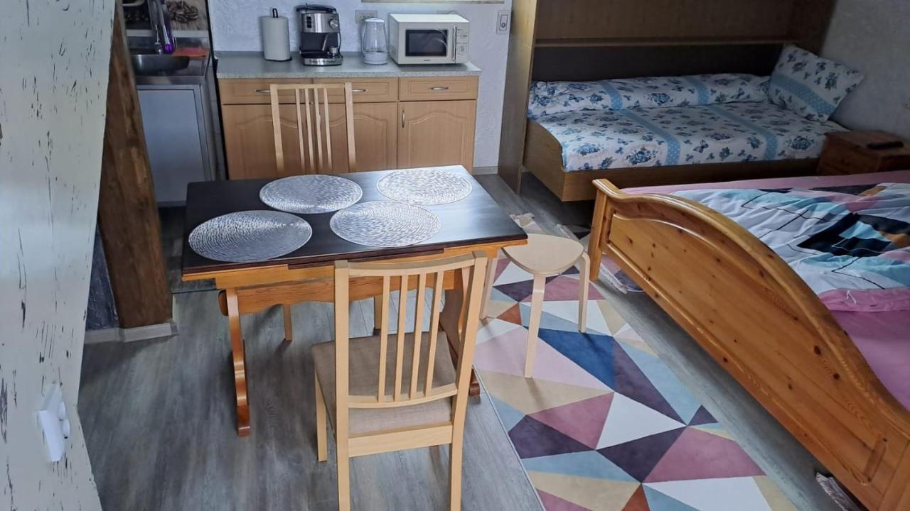 Casa Luna Gura Humorului Exteriör bild